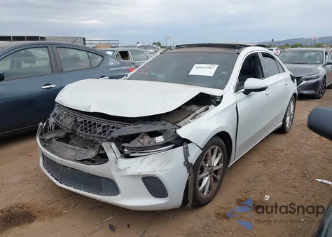 2020 Mercedes-Benz A 220 z USA, uszkodzony, nr VIN WDD3G4EB4LW039238